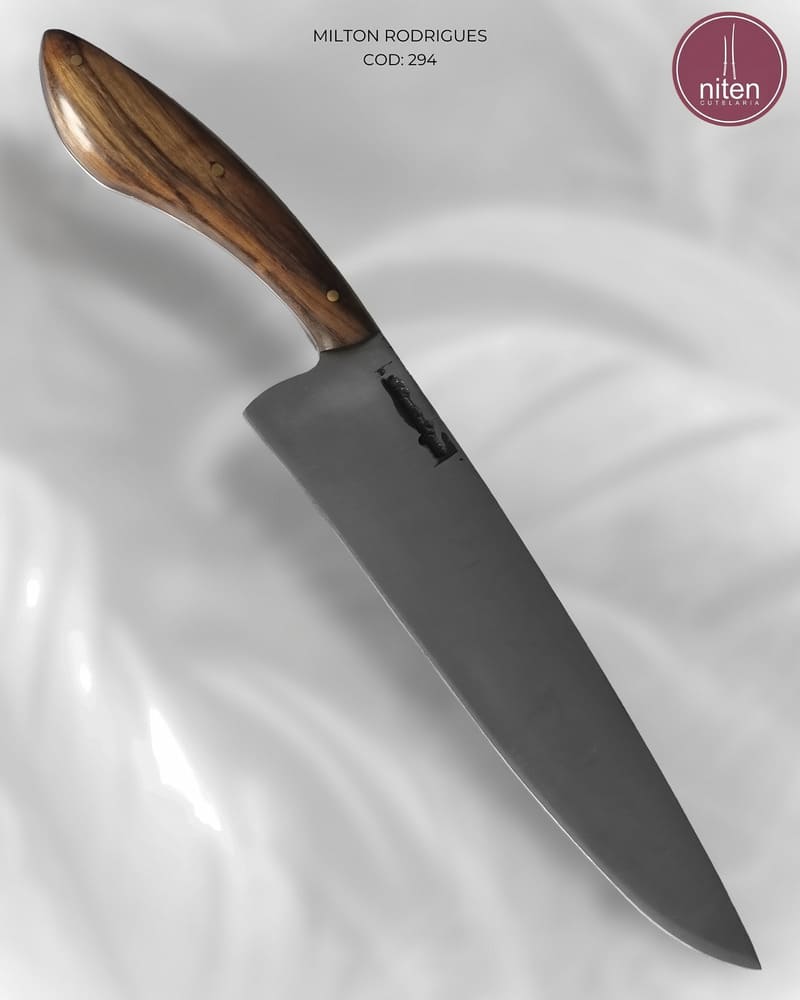 Faca Chef Artesanal Aço Carbono Cabo Madeira 35 cm Lâmina 22,4 cm — Milton Rodrigues