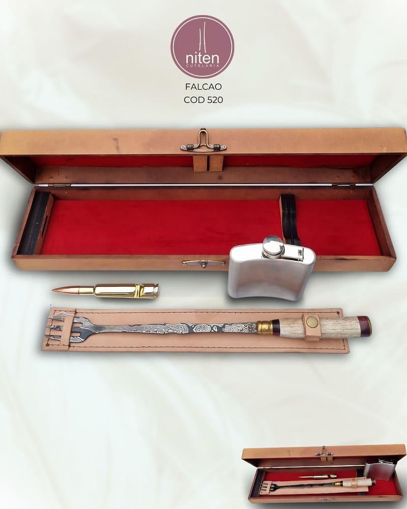 Kit Artesanal 3 Peças Garfo Trinchante Aço Damasco Cabo Cervo, Cantil e Cartucho — Falcão