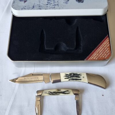Kit Winchester 2 Canivetes Cabo Ersatz Stag com Lata — Edição Limitada 2008