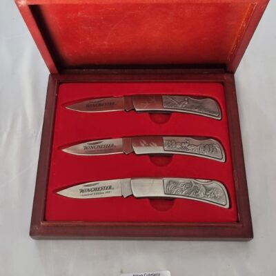 Kit Winchester 3 Canivetes Cabo em Metal Gravado em Estojo de Madeira — Edição Limitada