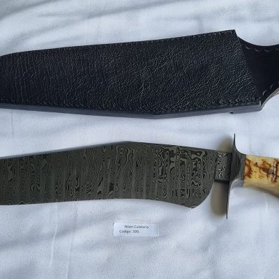 Faca Bowie Artesanal Aço Damasco Cabo Chifre de Carneiro Merino 45,5 cm — Berardo