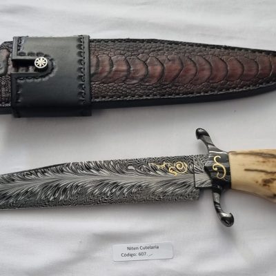 Faca Bowie Artesanal Aço Damasco Cabo Chifre 38 cm — Bertoni
