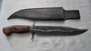 Faca Bowie Artesanal Aço Damasco Pluma Cabo Madeira 38 cm — Rodimar Rosseto